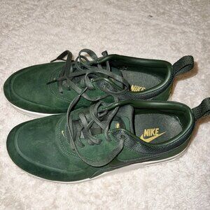 Nike Tennis Shoes Size 7